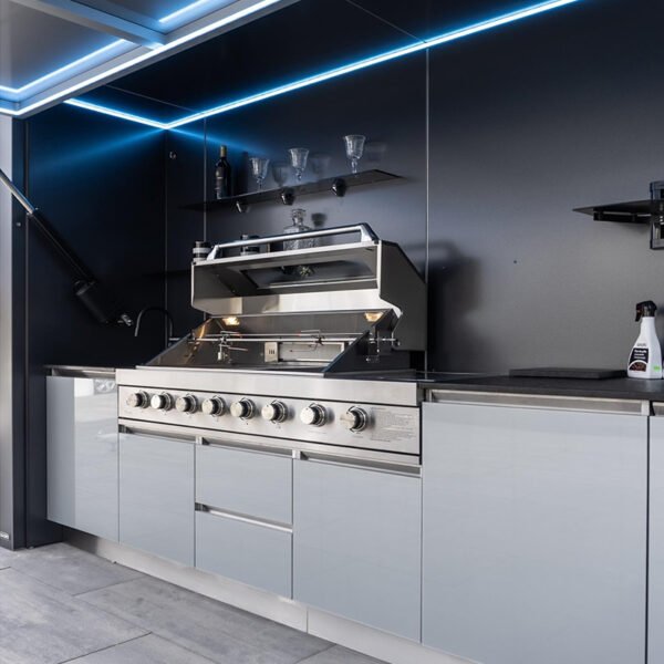 All-in-one outdoor party kitchen