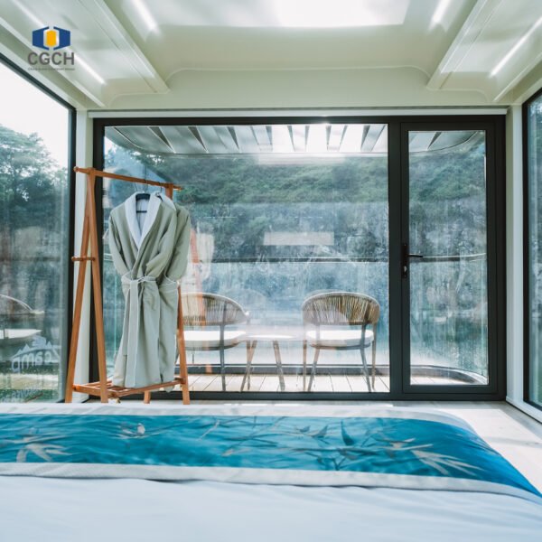 04 All-aluminum intelligent space capsule house, featuring panoramic views, extreme temperature adaptability, and modular quick assembly.