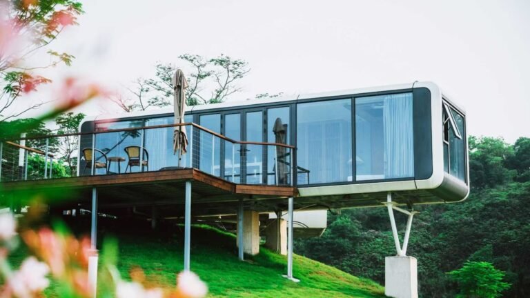 modular homes -space capsule house in the scenic area